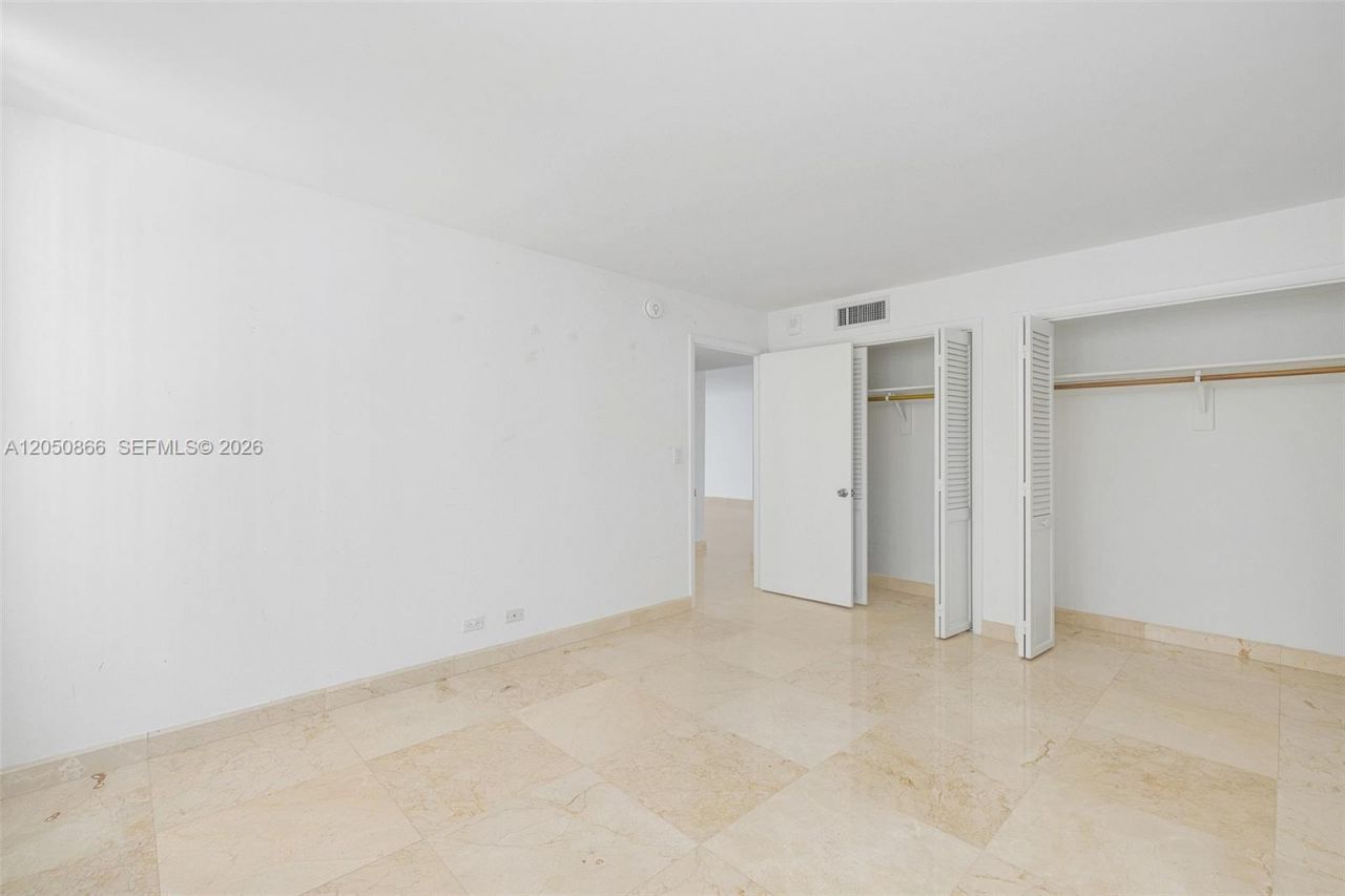 6039 Collins Ave , Unit 517, Miami Beach, FL 33140 Photo