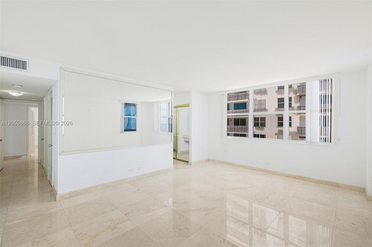 6039 Collins Ave , Unit 517, Miami Beach, FL 33140 Photo