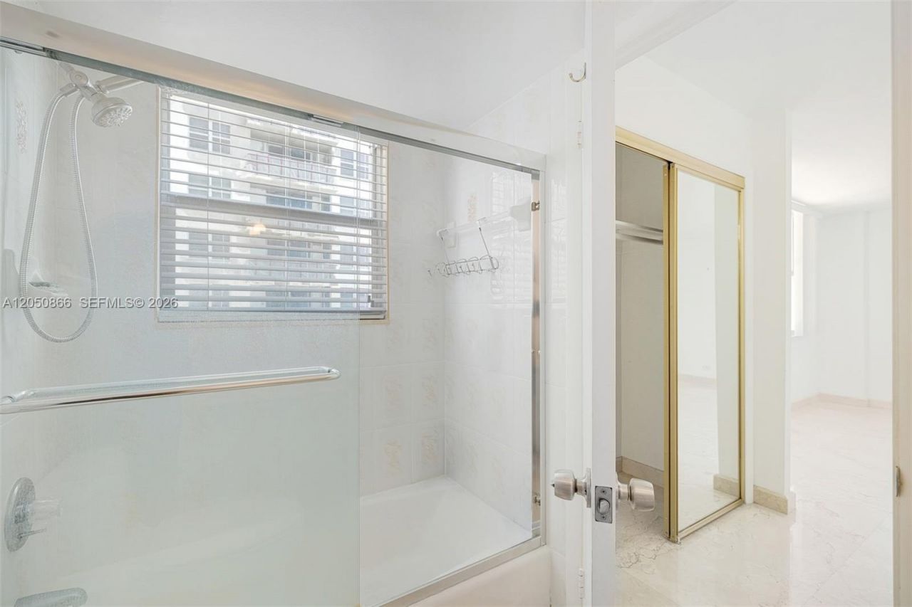 6039 Collins Ave , Unit 517, Miami Beach, FL 33140 Photo