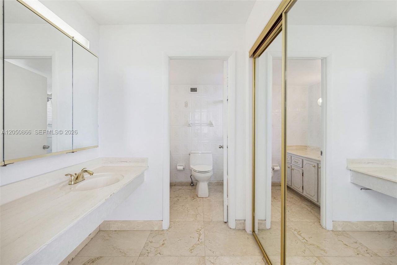 6039 Collins Ave , Unit 517, Miami Beach, FL 33140 Photo