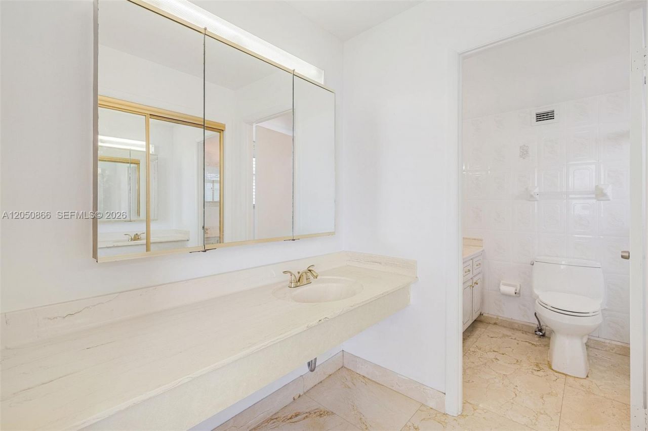 6039 Collins Ave , Unit 517, Miami Beach, FL 33140 Photo