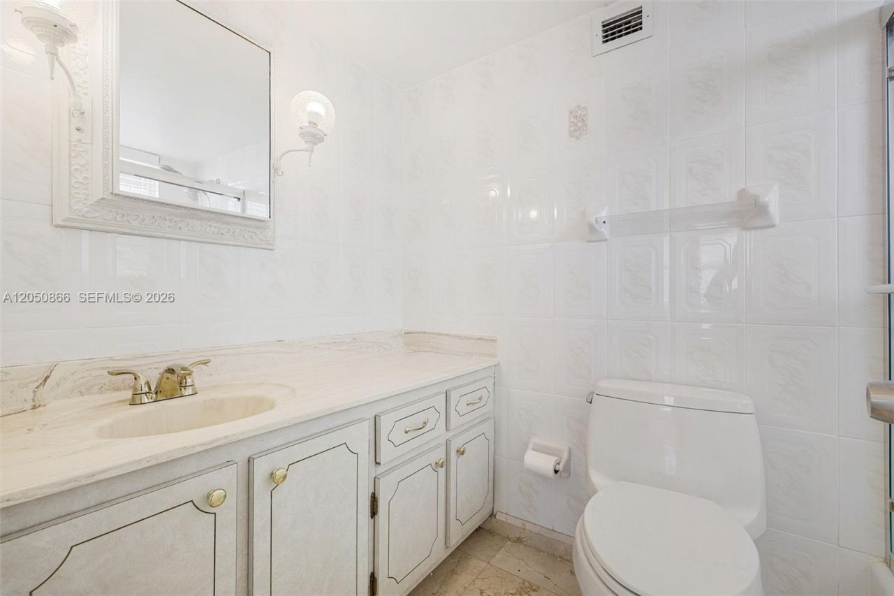 6039 Collins Ave , Unit 517, Miami Beach, FL 33140 Photo