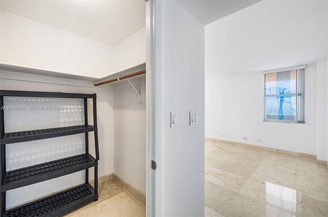 6039 Collins Ave , Unit 517, Miami Beach, FL 33140 Photo