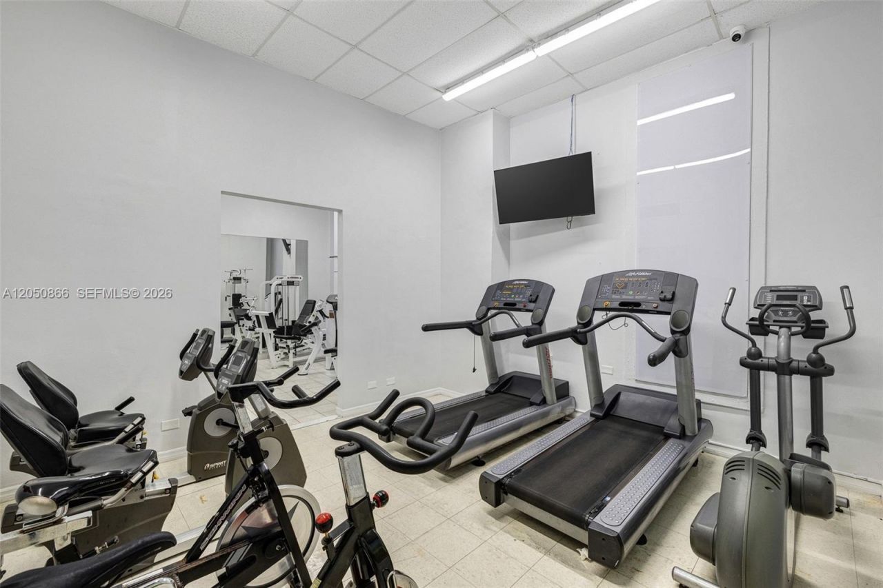6039 Collins Ave , Unit 517, Miami Beach, FL 33140 Photo