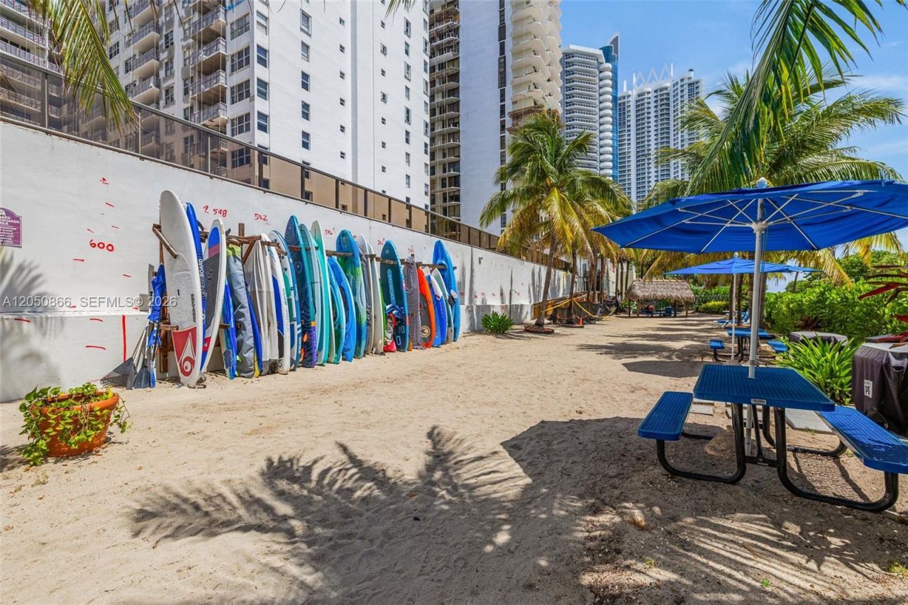 6039 Collins Ave , Unit 517, Miami Beach, FL 33140 Photo