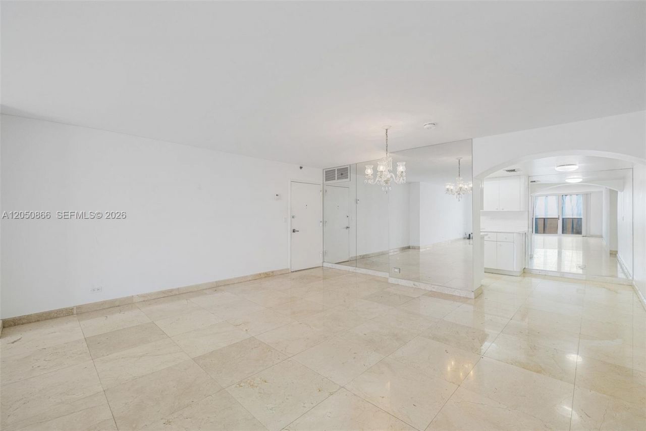 6039 Collins Ave , Unit 517, Miami Beach, FL 33140 Photo
