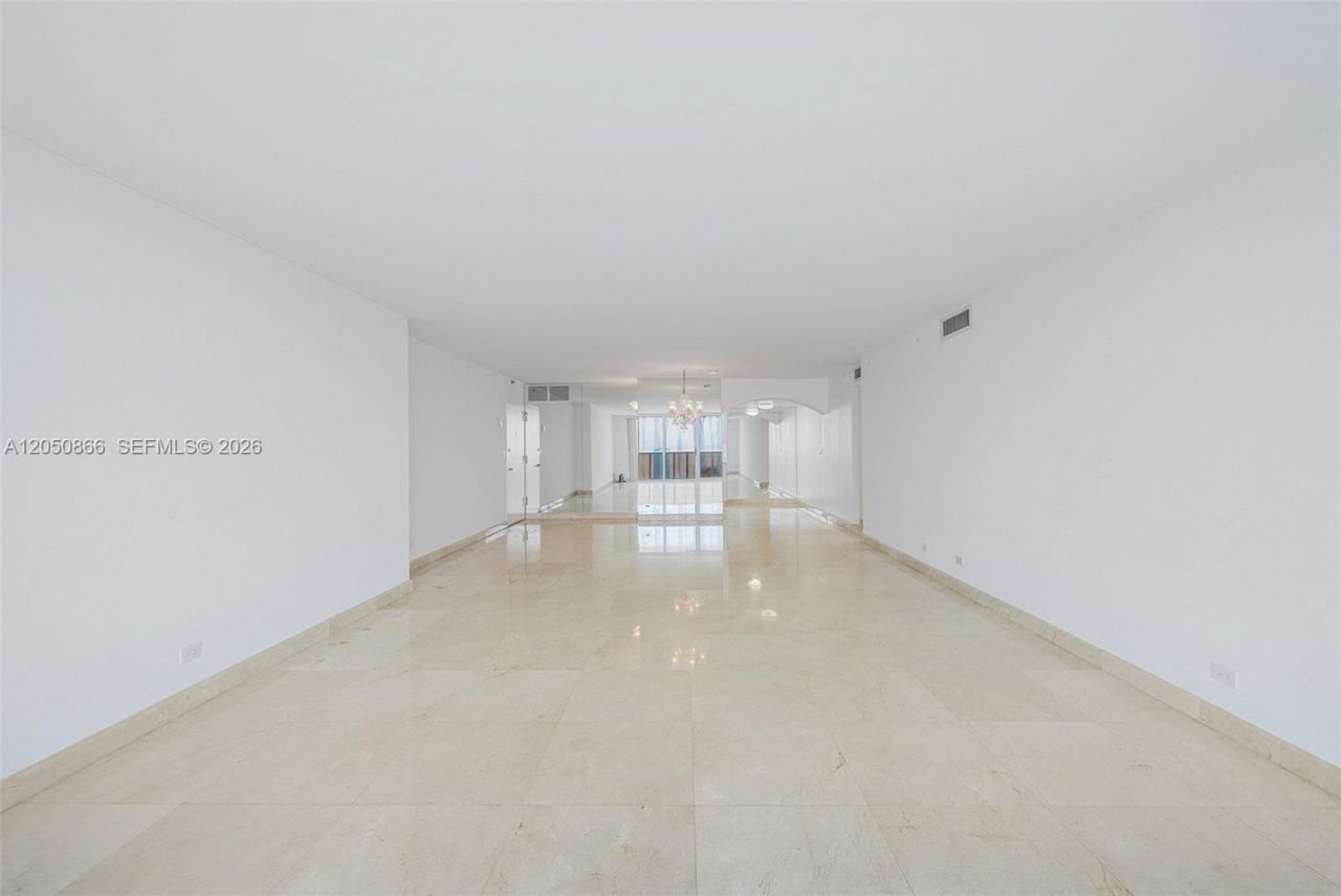 6039 Collins Ave , Unit 517, Miami Beach, FL 33140 Photo