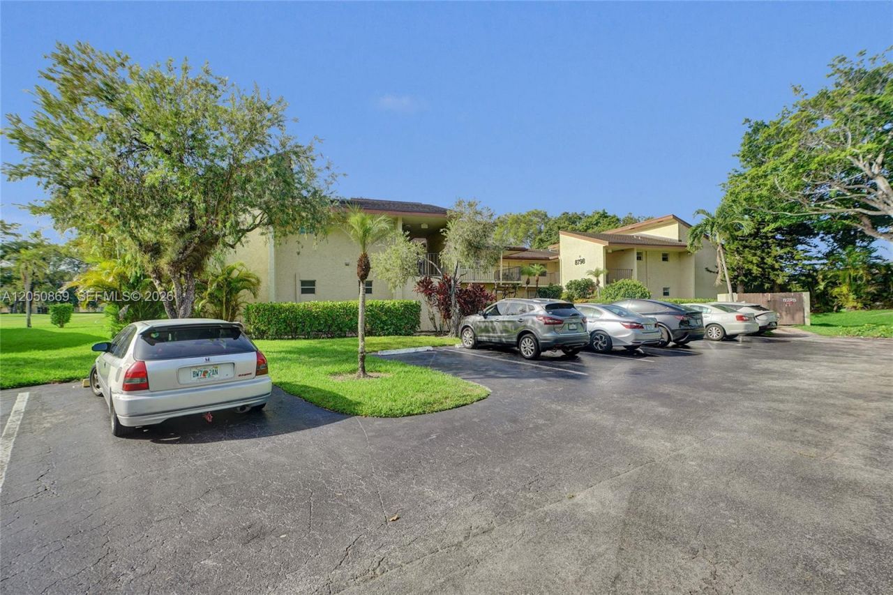 8798 Holly Ct, Unit 101, Tamarac, FL 33321 Photo