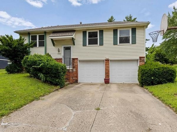 13020 S Sycamore Street, Olathe, KS 66062