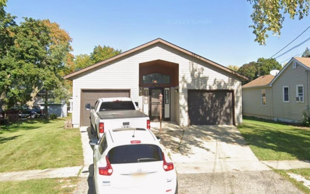 716 E 4th Street, Belvidere, IL 61008 Main Photo