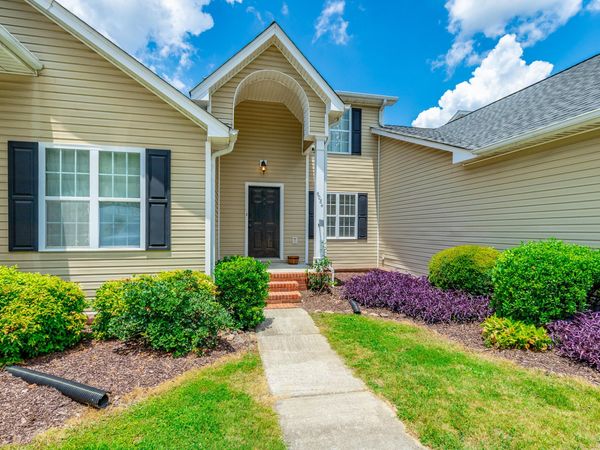 9084 Haileys Pond Drive, Ooltewah, TN 37363