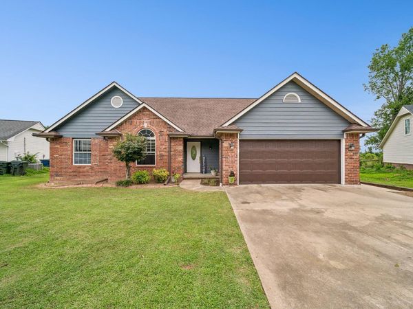996 N Douglas Drive, Claremore, OK 74017