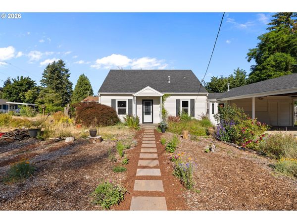 915 N LOCUST ST, Canby, OR 97013