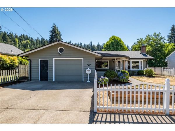 1012 S WATER ST, Silverton, OR 97381