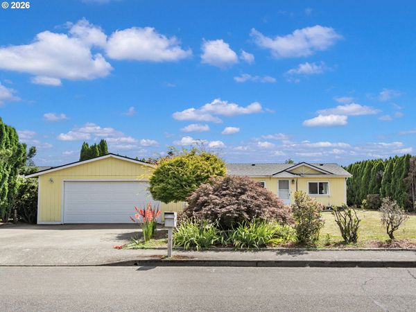 1544 WOODLAND AVE, Woodburn, OR 97071