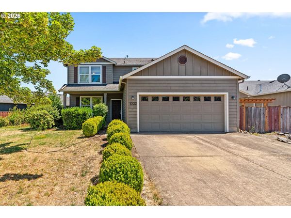 1032 S 1ST ST, Cottage Grove, OR 97424