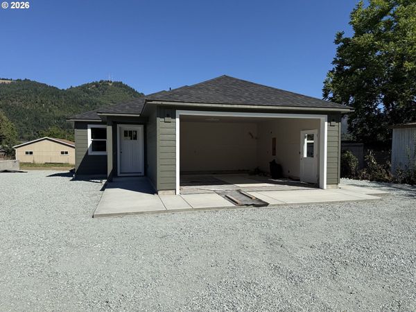 1123 LAURA ST, Myrtle Creek, OR 97457