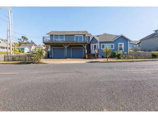 561 W OLIVE ST, Newport, OR 97365