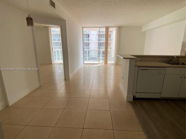 5085 NW 7th St , Unit 810, Miami, FL 33126