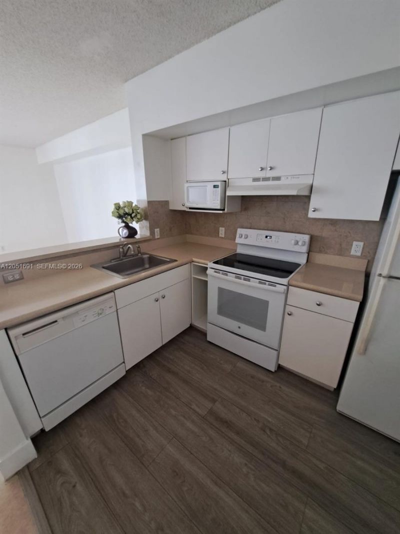 5085 NW 7th St , Unit 810, Miami, FL 33126 Photo