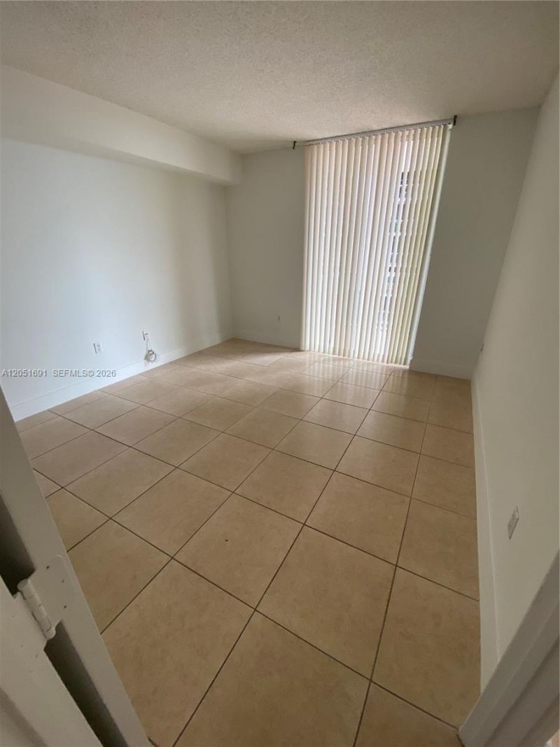 5085 NW 7th St , Unit 810, Miami, FL 33126 Photo