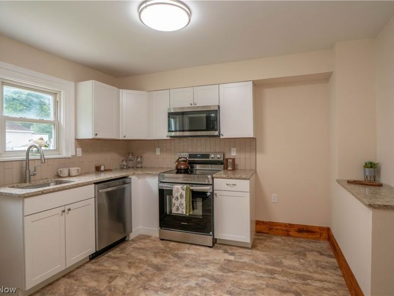 785 Chenoweth Extension, Akron, OH 44319 Photo 16