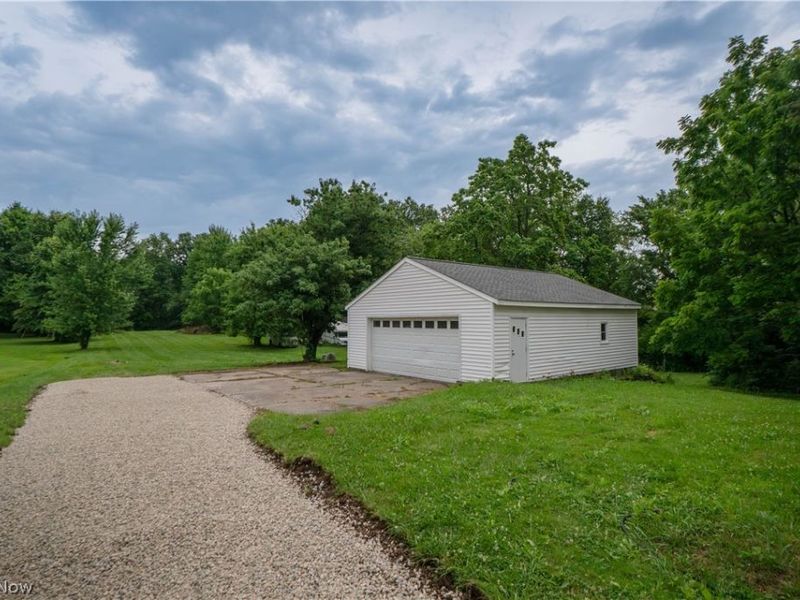 785 Chenoweth Extension, Akron, OH 44319 Photo 32