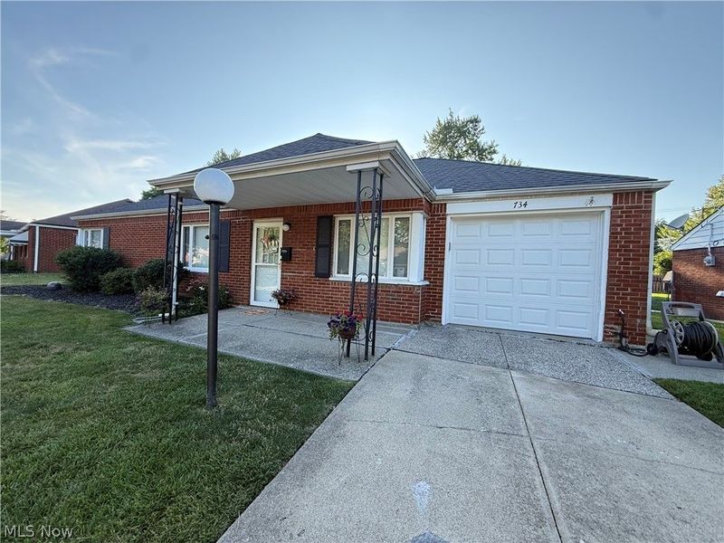 734 Hemlock Drive, Euclid, OH 44132 Photo 2