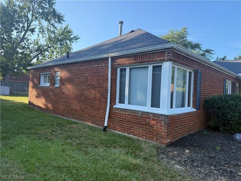 734 Hemlock Drive, Euclid, OH 44132 Photo 4