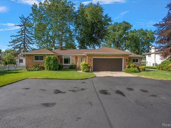 25651 S River Road, Harrison Twp, MI 48045
