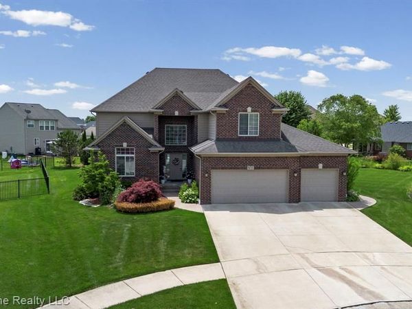 56713 Peach Tree Lane, Macomb Twp, MI 48042
