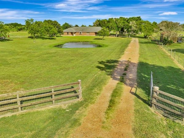 213 Wearden Drive , Victoria, TX 77904