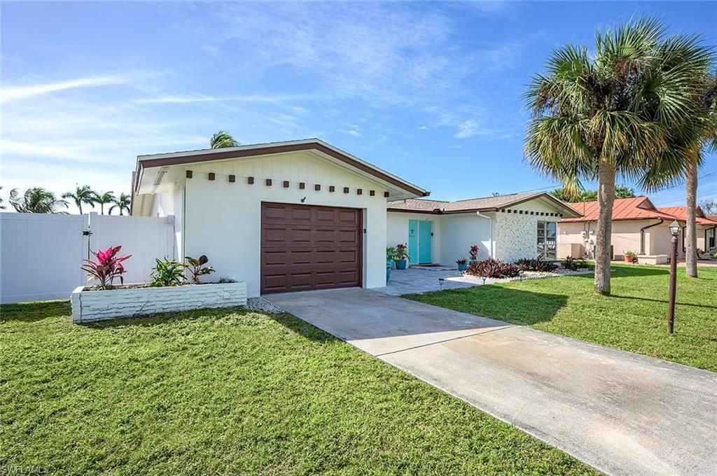 1432 Wellington Ct, Cape Coral, FL 33904 Photo