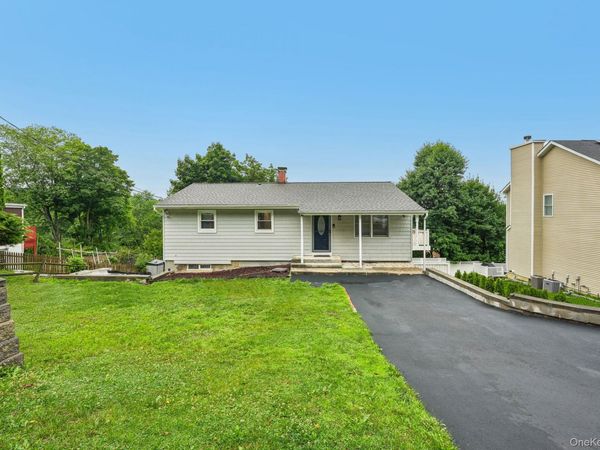 849 Warren Avenue, Thornwood, NY 10594