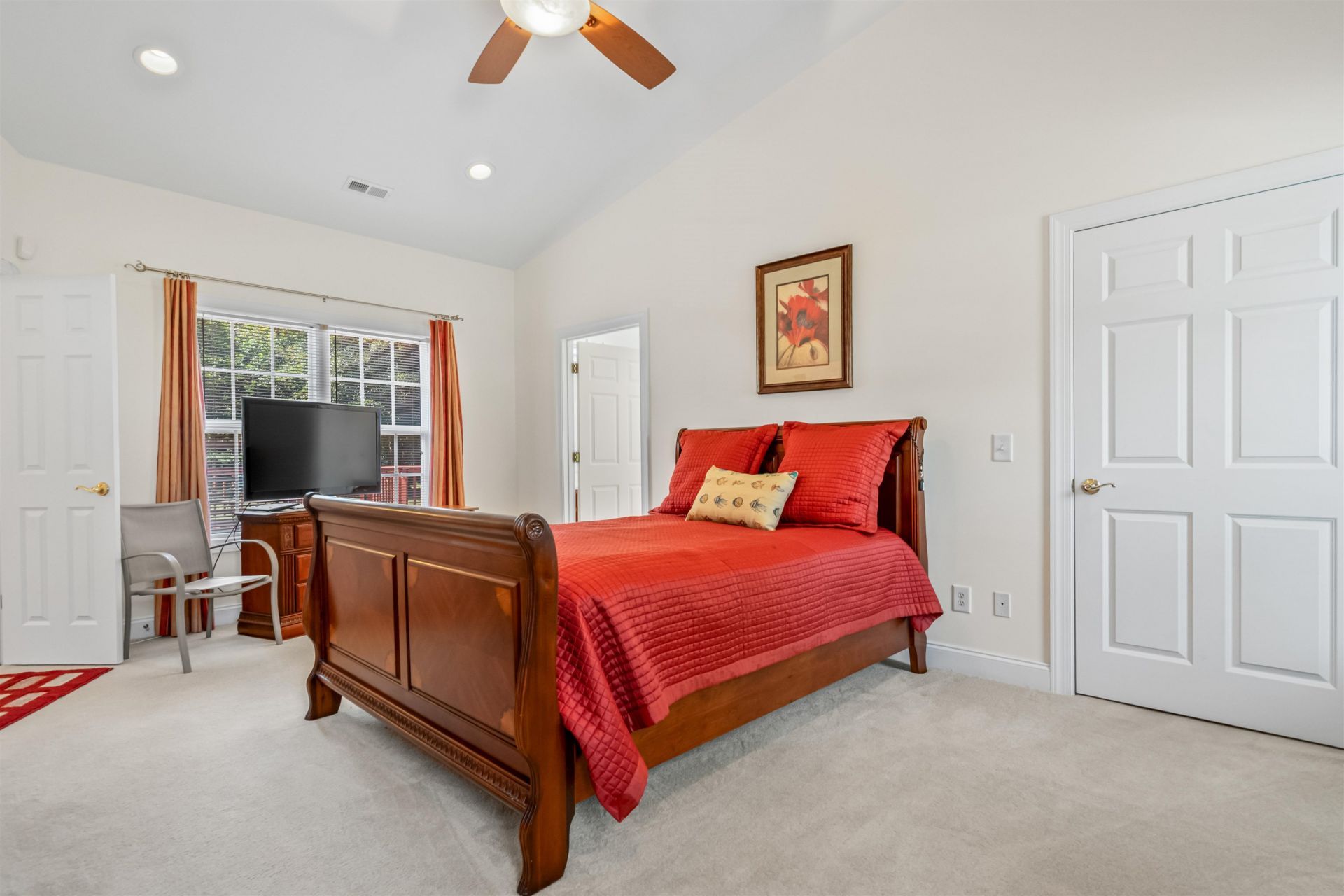 300 Russell Dr. Photo 20