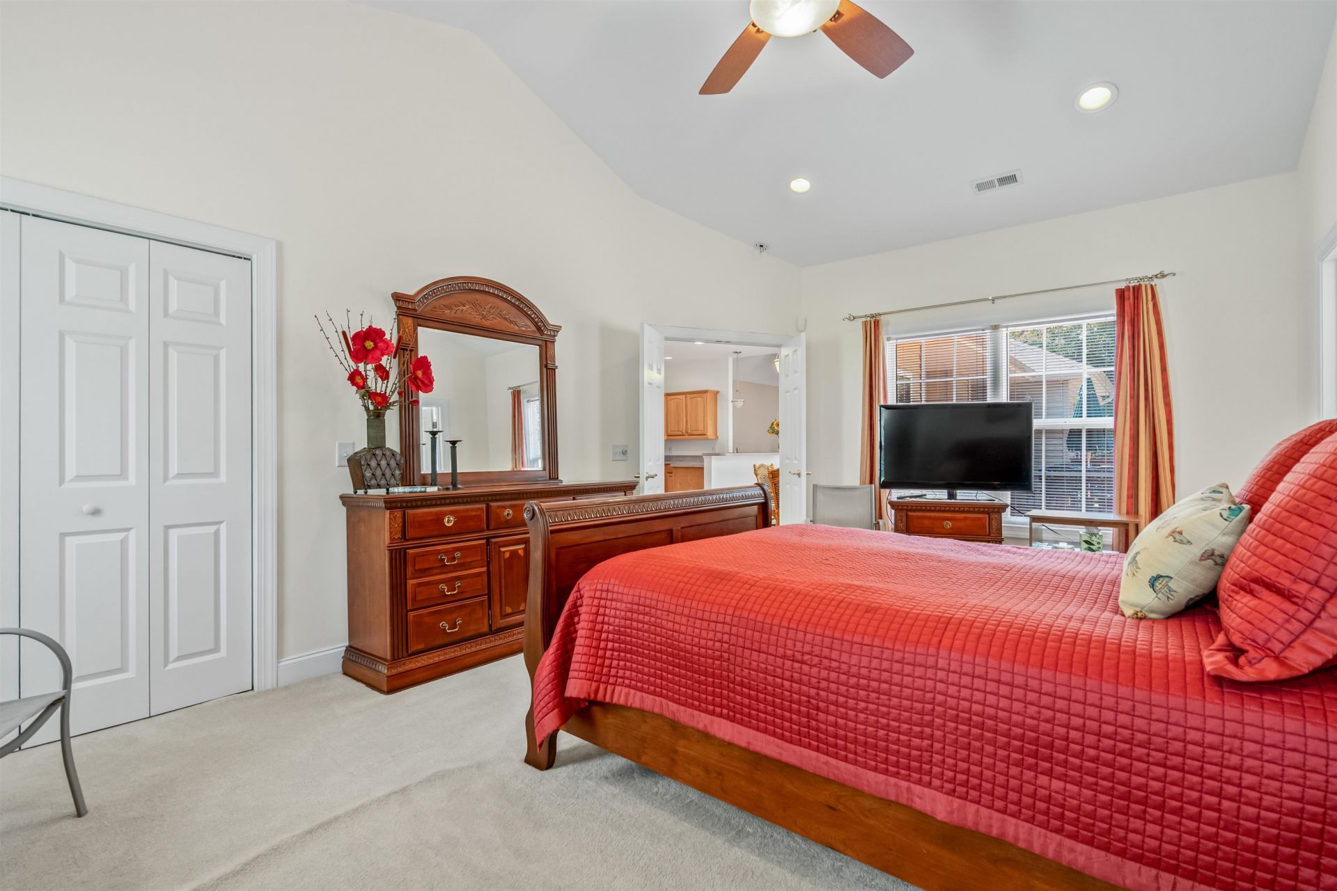 300 Russell Dr. Photo 21