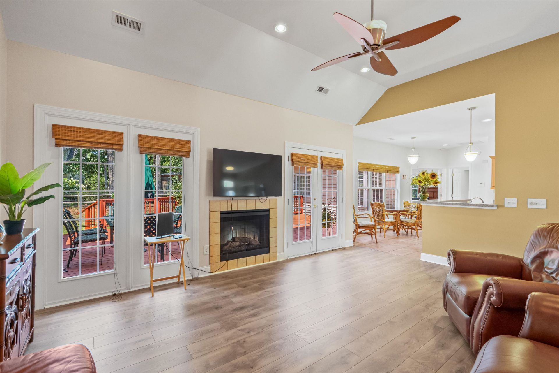 300 Russell Dr. Photo 31