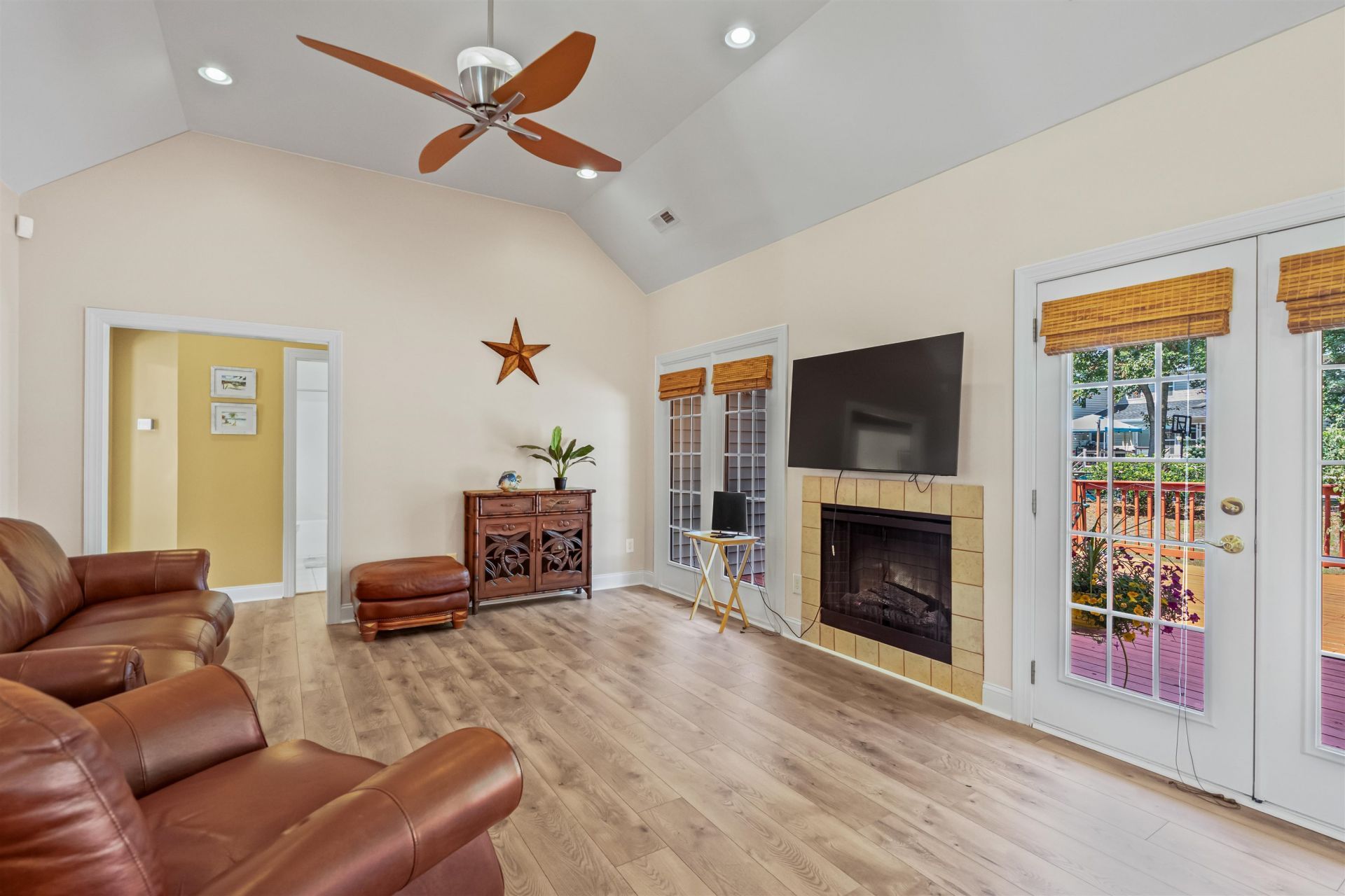 300 Russell Dr. Photo 32