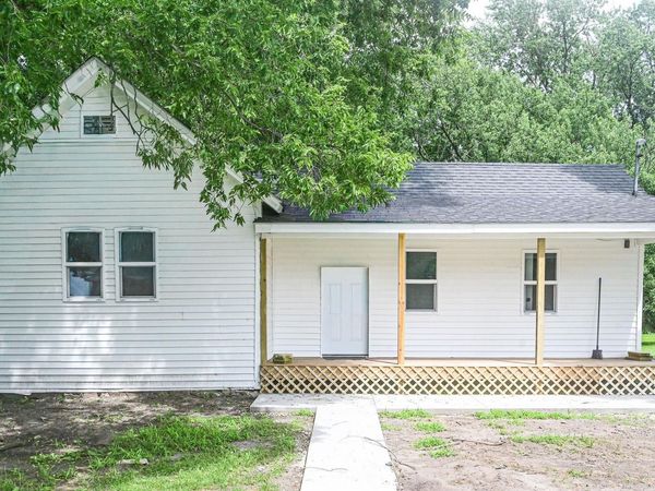 512 S 5th Street, Manchester, IA 52057