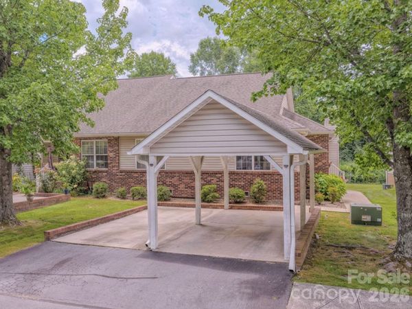 39 N Creekside Court, Hendersonville, NC 28791