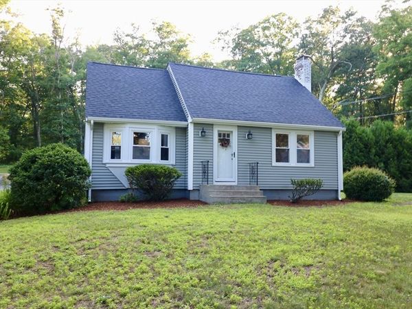 12 Mill St, Hopedale, MA 01747