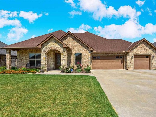 603 NW Blackstone Trail, Lawton, OK 73505
