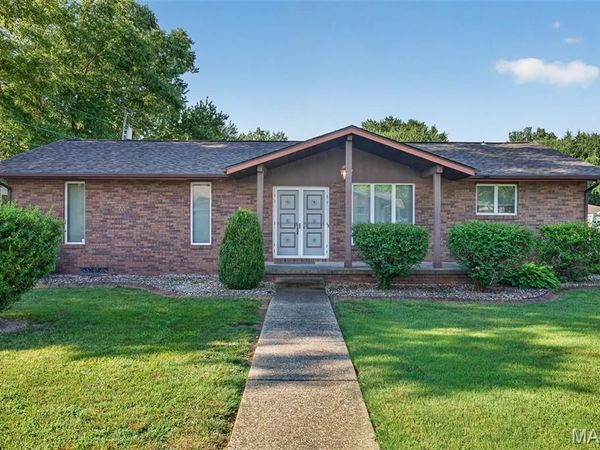 155 Keeven Drive , Highland, IL 62249