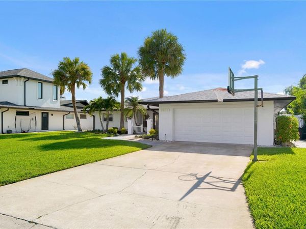 3924 VERSAILLES DRIVE , TAMPA, FL 33634