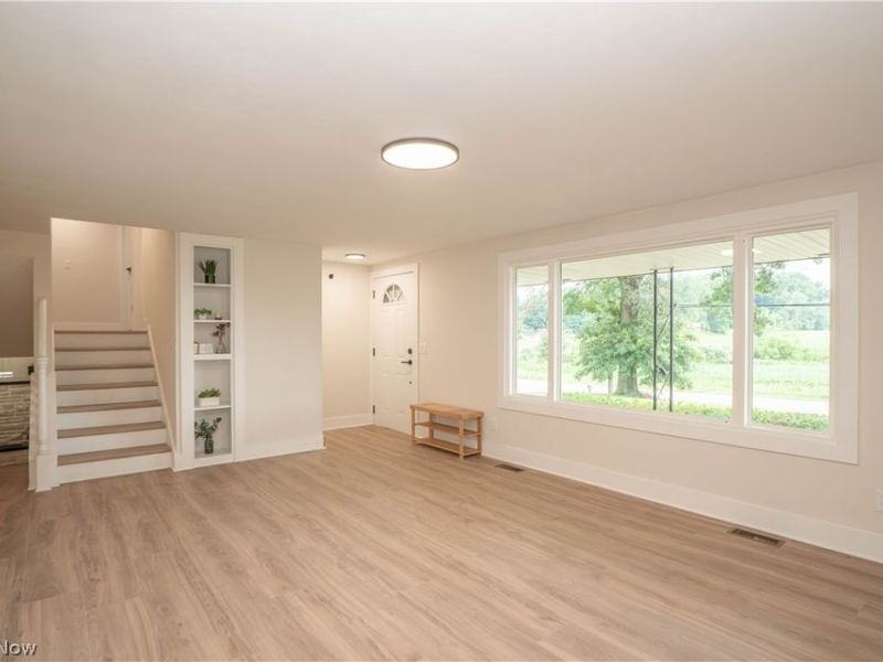 5550 Easton Street, Louisville, OH 44641 Photo 2