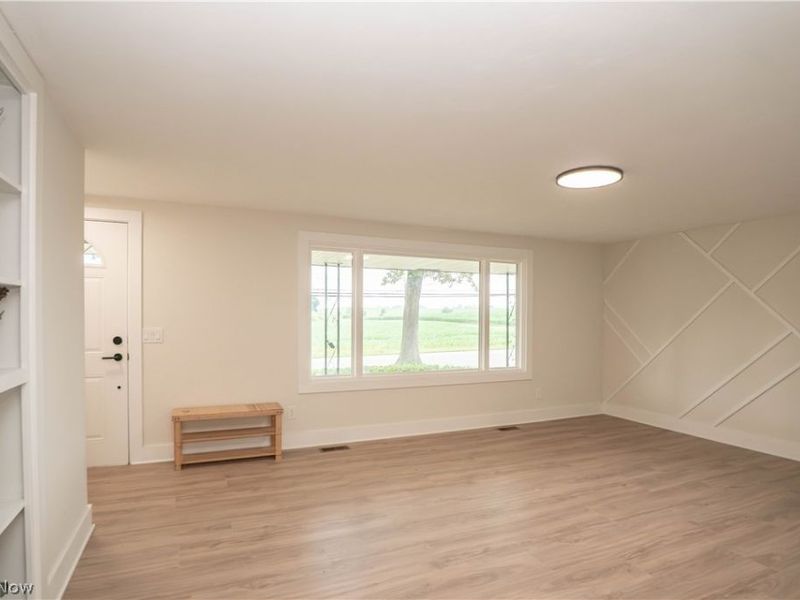 5550 Easton Street, Louisville, OH 44641 Photo 3