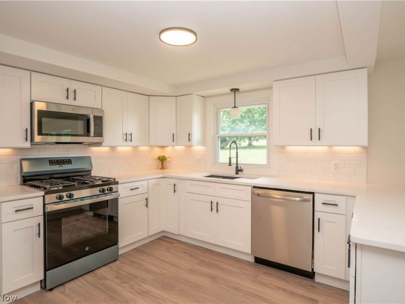 5550 Easton Street, Louisville, OH 44641 Photo 7