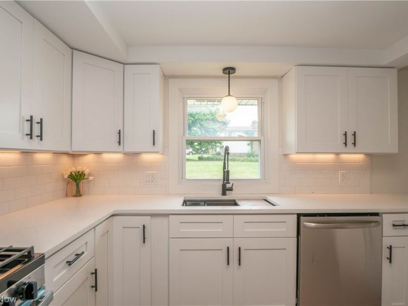 5550 Easton Street, Louisville, OH 44641 Photo 8