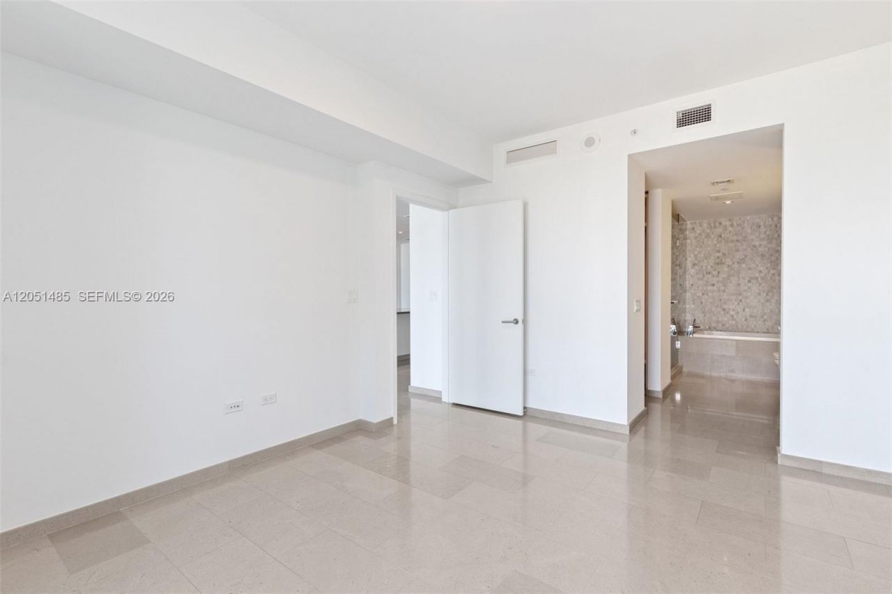 68 SE 6th St, Unit 1706, Miami, FL 33131 Photo