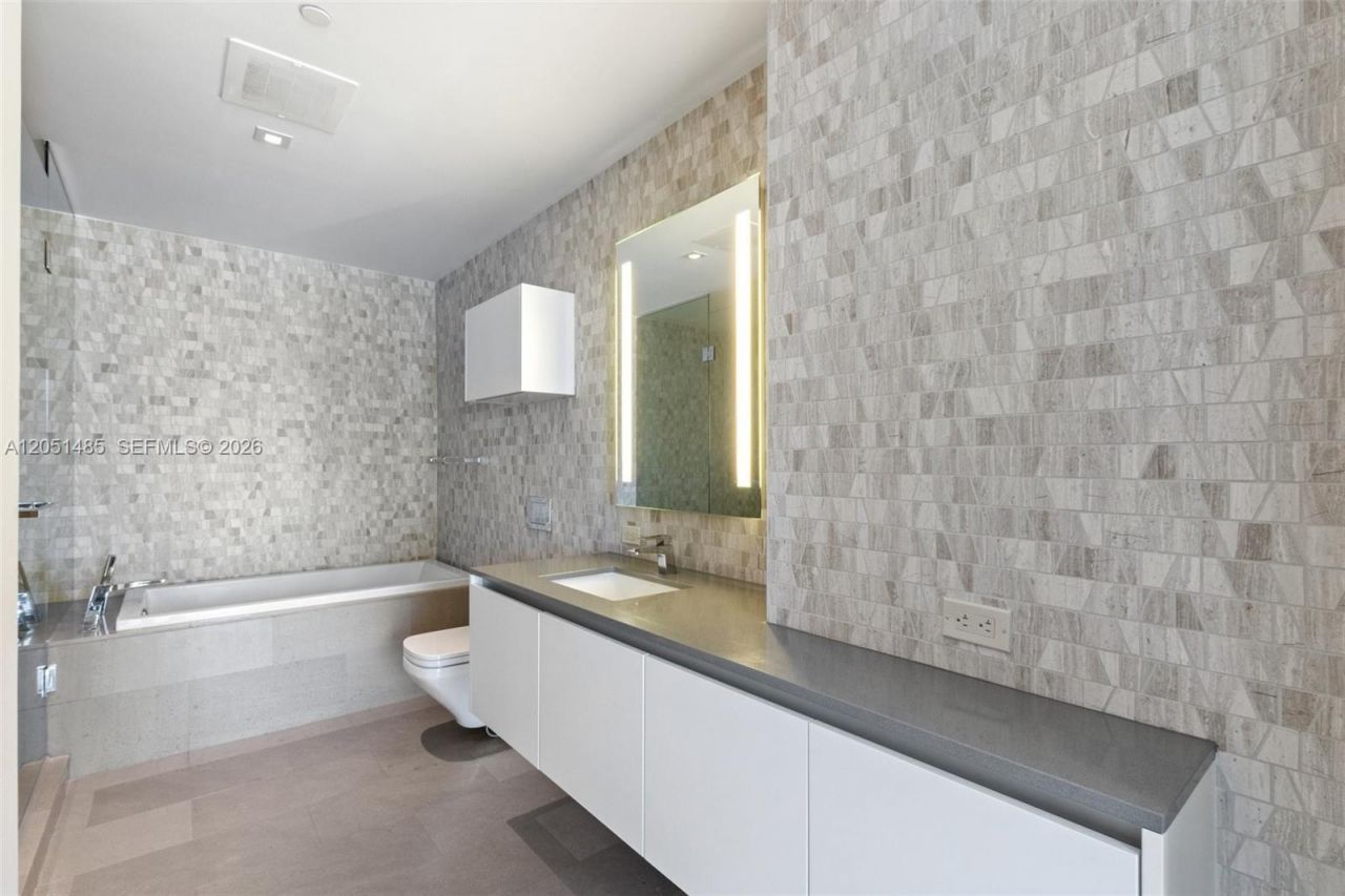 68 SE 6th St, Unit 1706, Miami, FL 33131 Photo